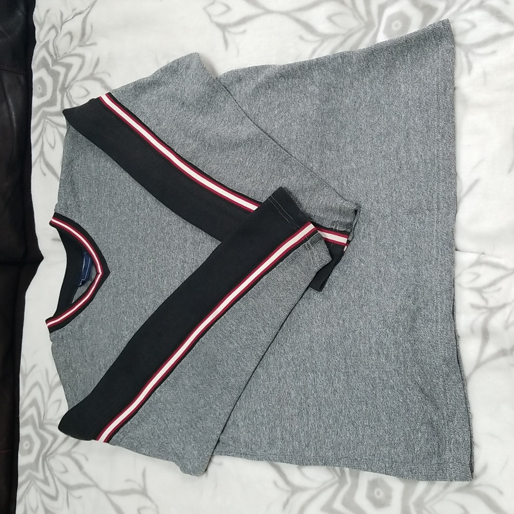 🧥OTB V-NECK SWEATER